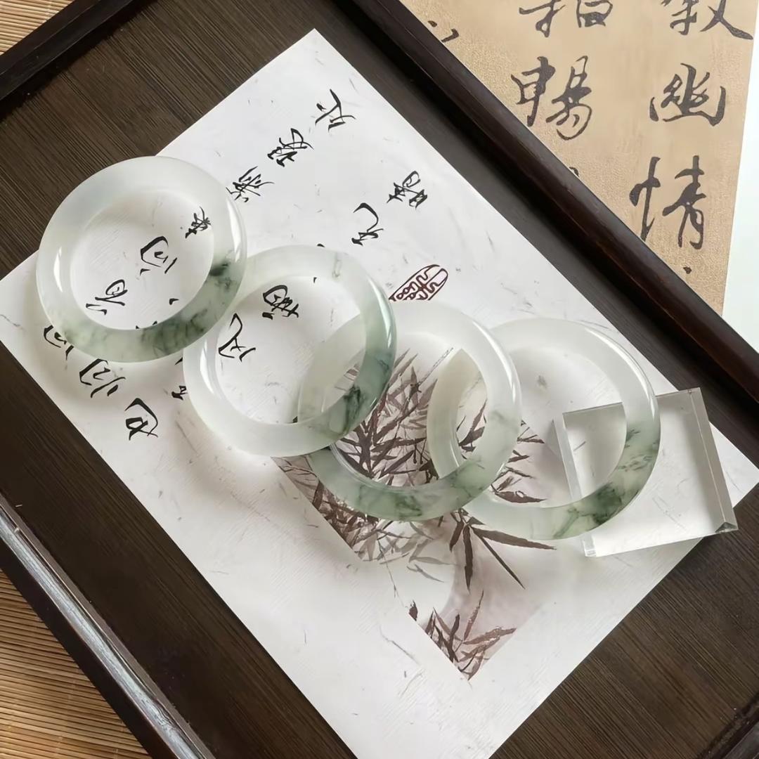 沁色玉镯