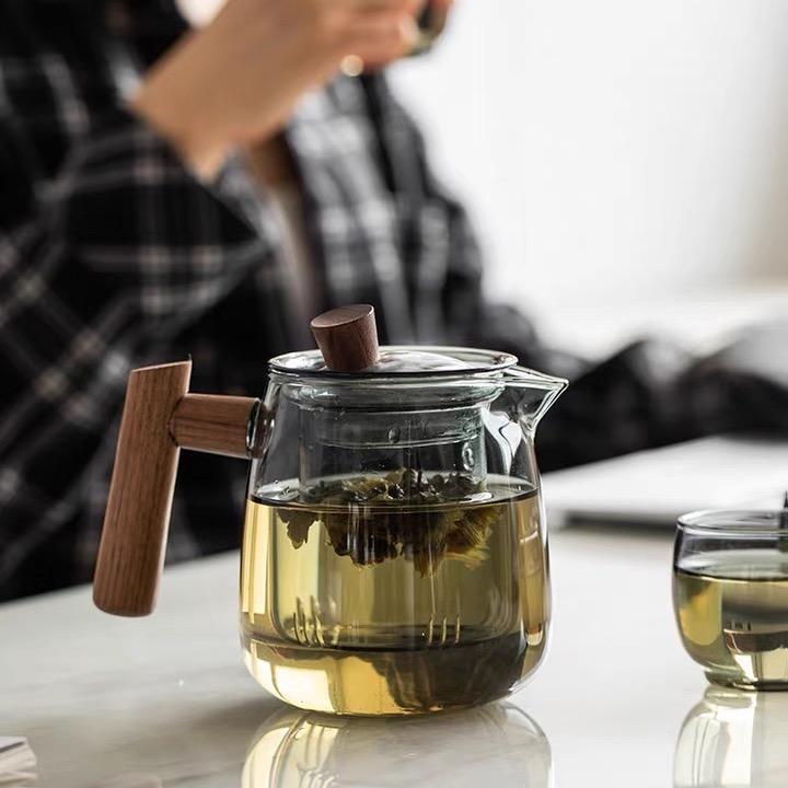 润水玻璃制品厂.