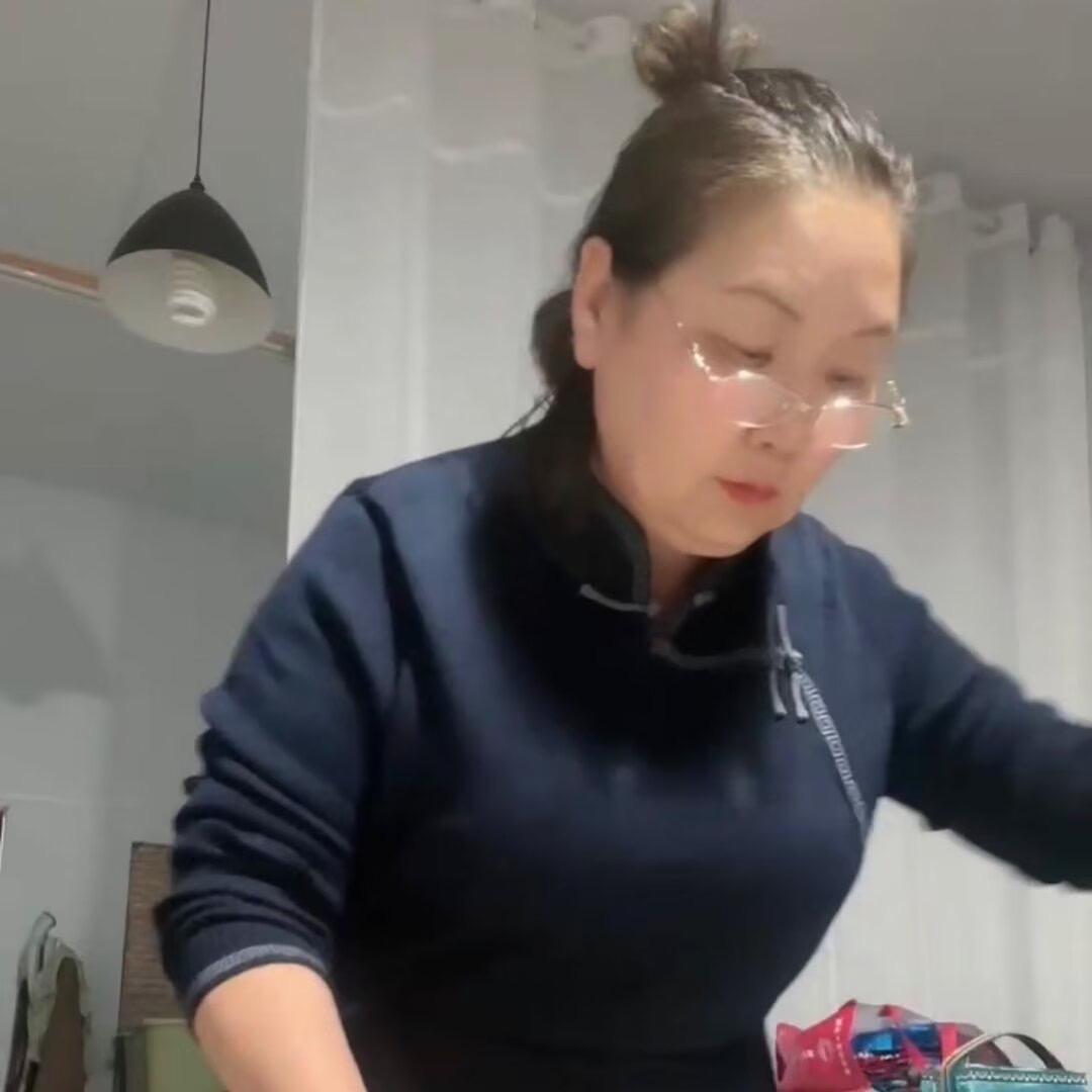 白银敖包图服装店