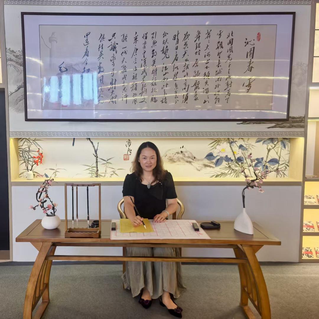 宏杰数控陈小姐