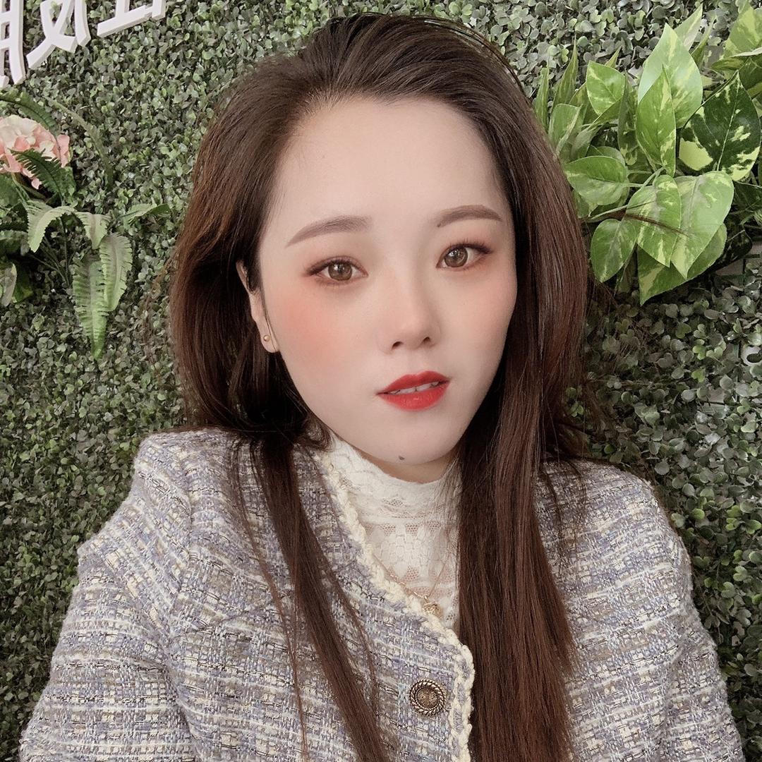 一家美妆小主小优雅～🎀