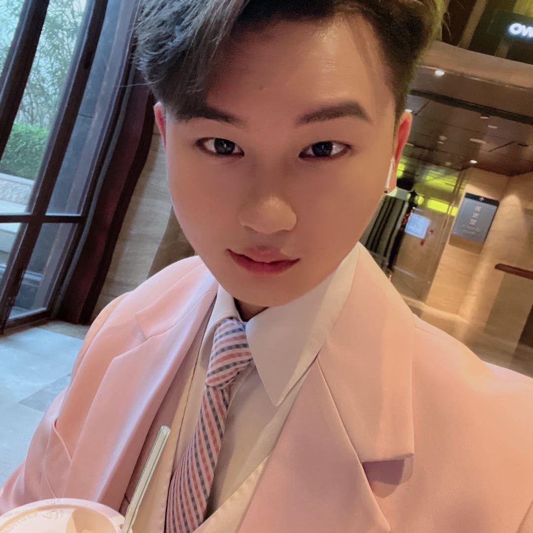 李扬逸