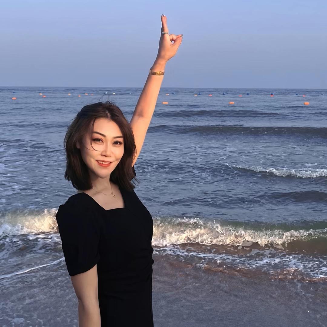 开巴赫的小姐姐｛高端婚礼车队主理人｝