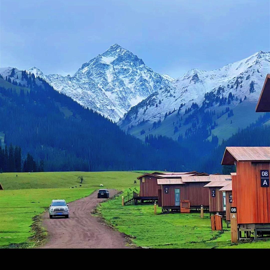 库尔德宁旅游接待小张
