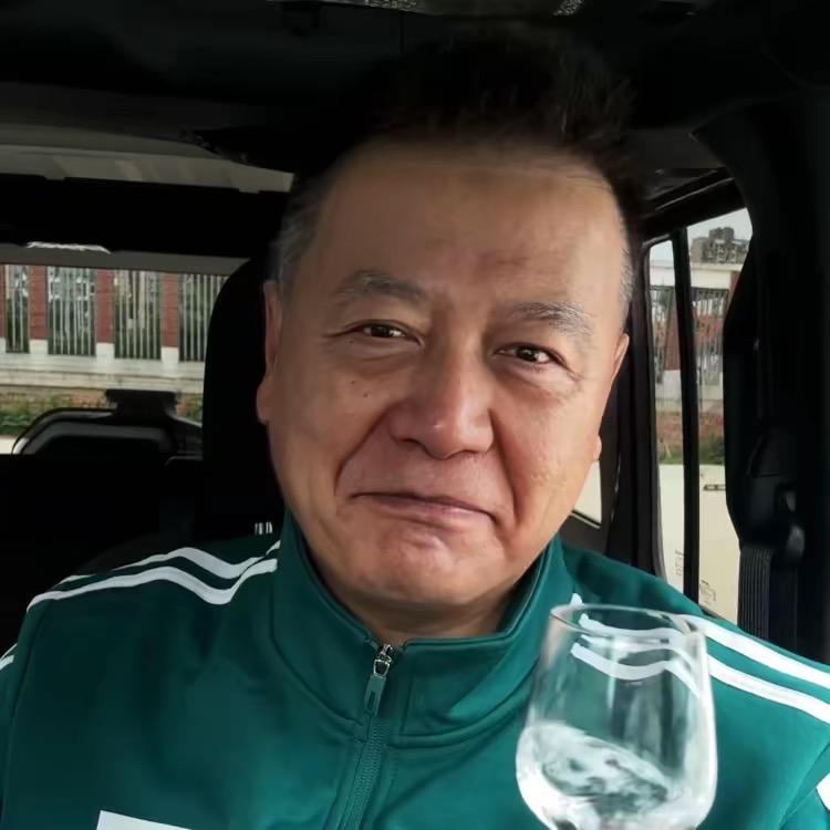 川哥两斤半