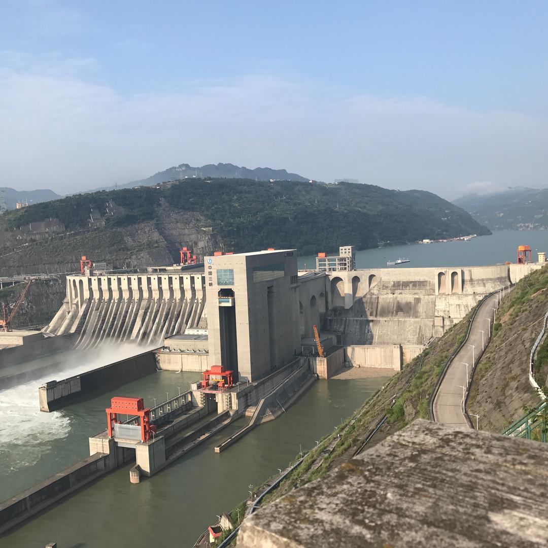 秋天的落叶黄昏