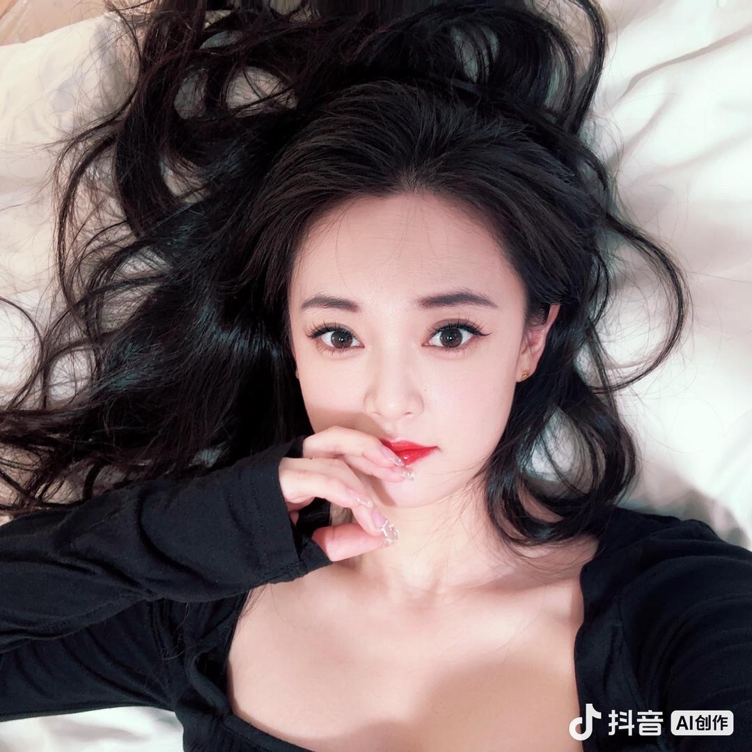 笨蛋比个耶