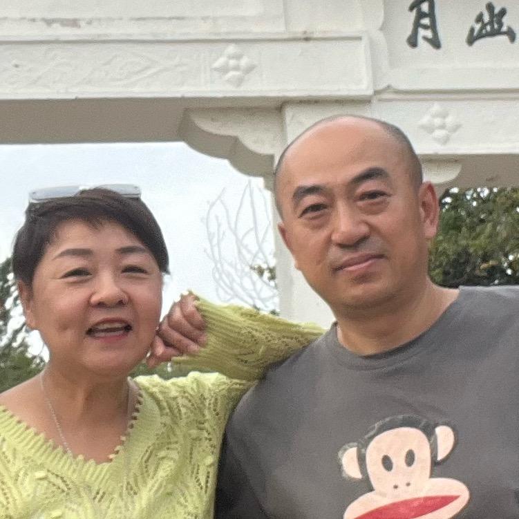 东哥两口子