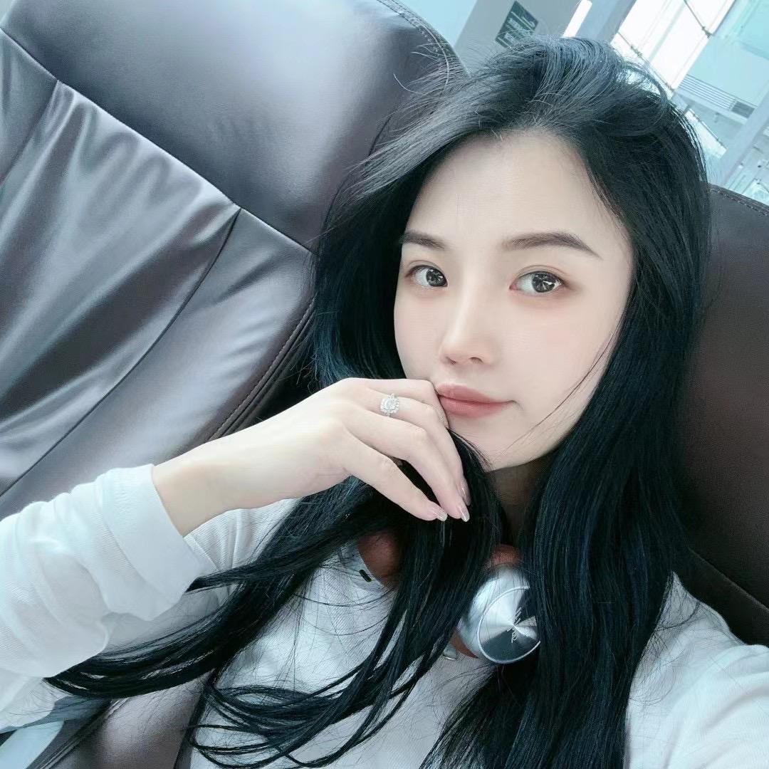 暴躁苗苗卖女装（温柔版）