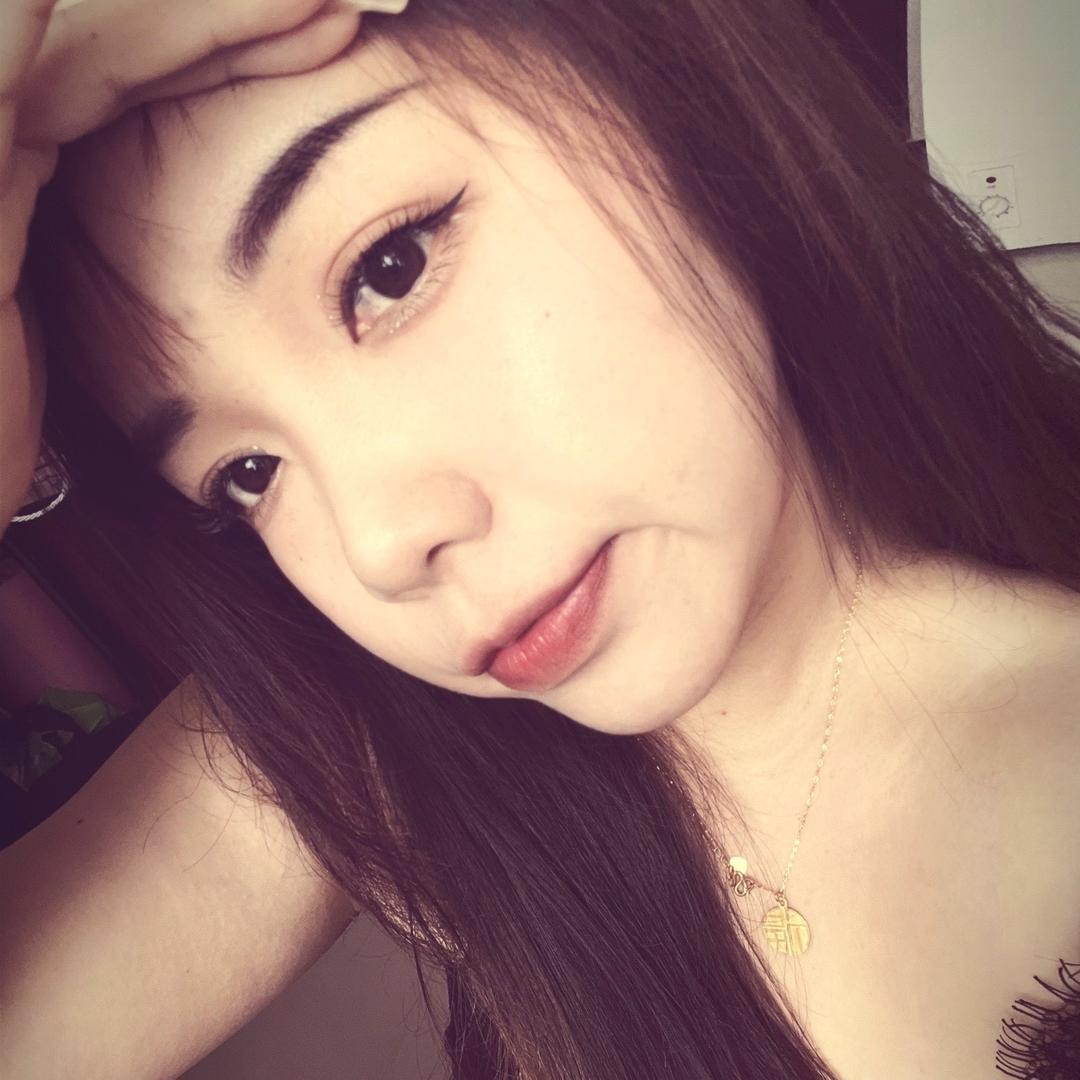 英英子😋
