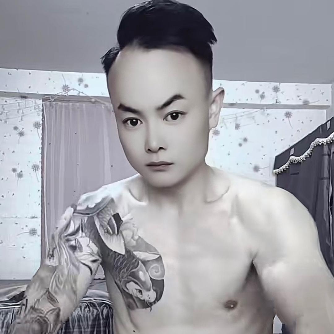 爱健身的男孩