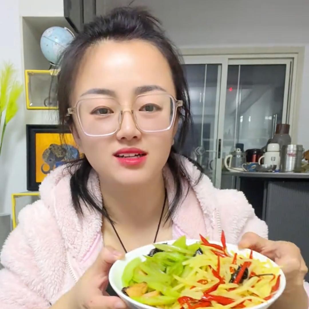 丸子爱吃肉