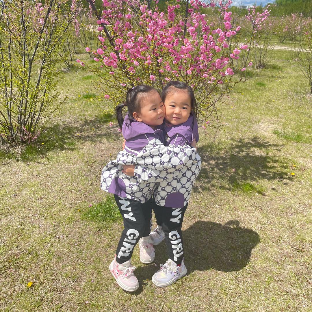 霏霖双胞胎姐妹