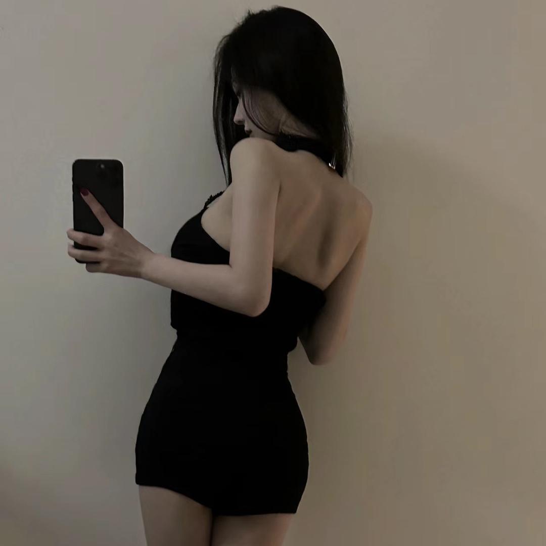 小瑜儿咯（腿长一米八）