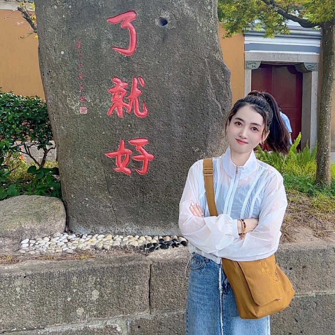 中亭街领尚衣橱女装店