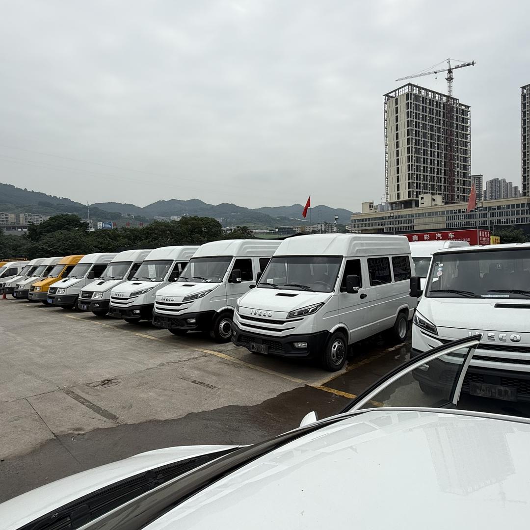 重庆鑫彩汽车