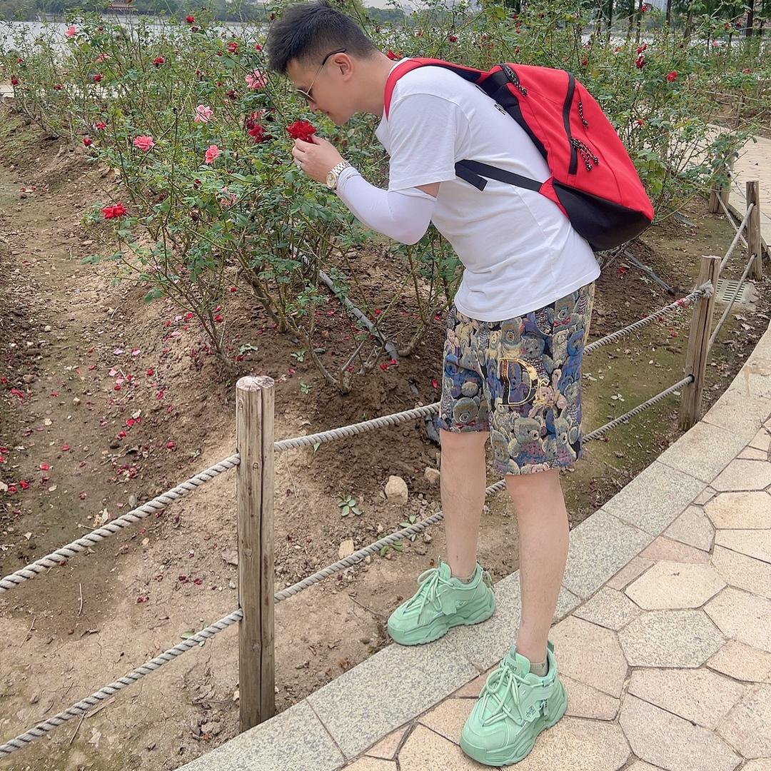 爱上一个人，恋上一座城