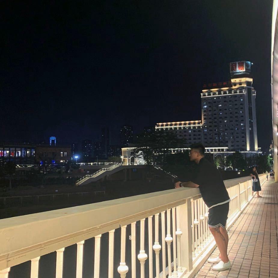 大镭.
