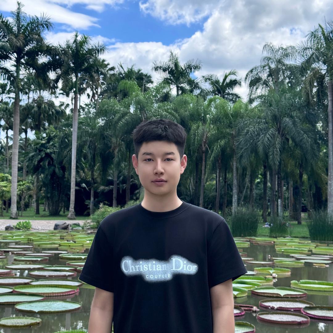 李旭    ㅤ ㅤ