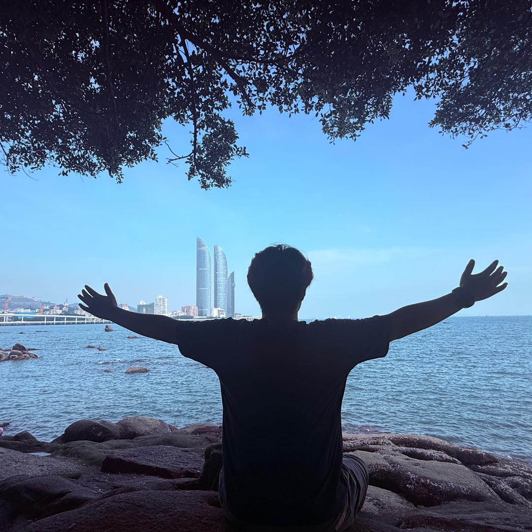 小李想踢球⚽🍀🍀🍀