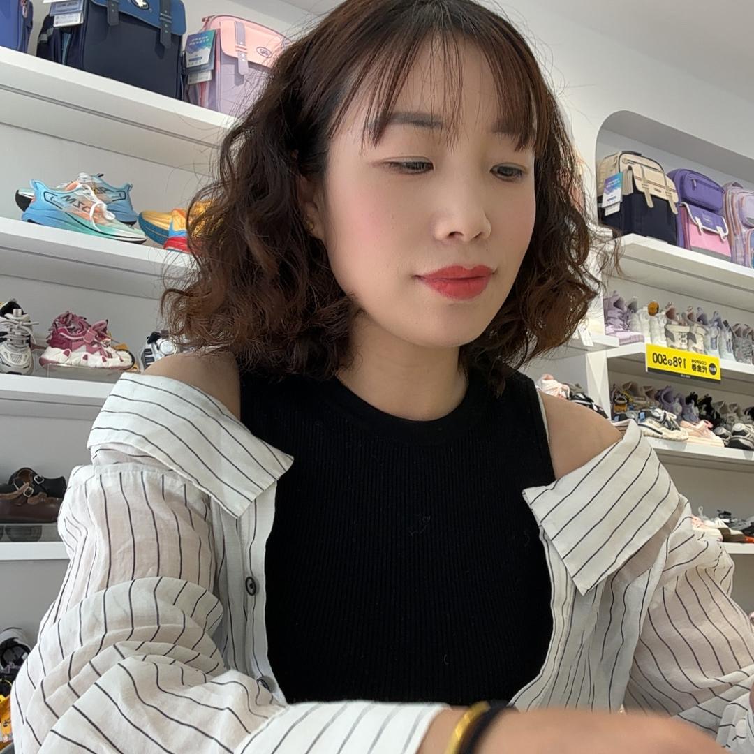 靖安玥小兔童装