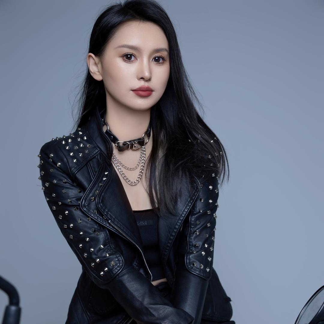 泡沫冰莹