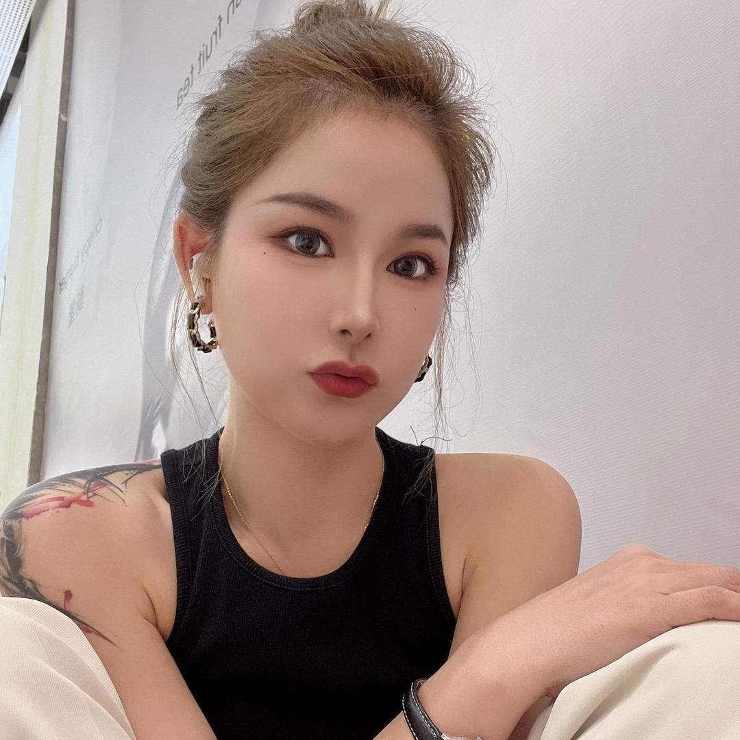 黄亦亦女装（设计源头厂家）