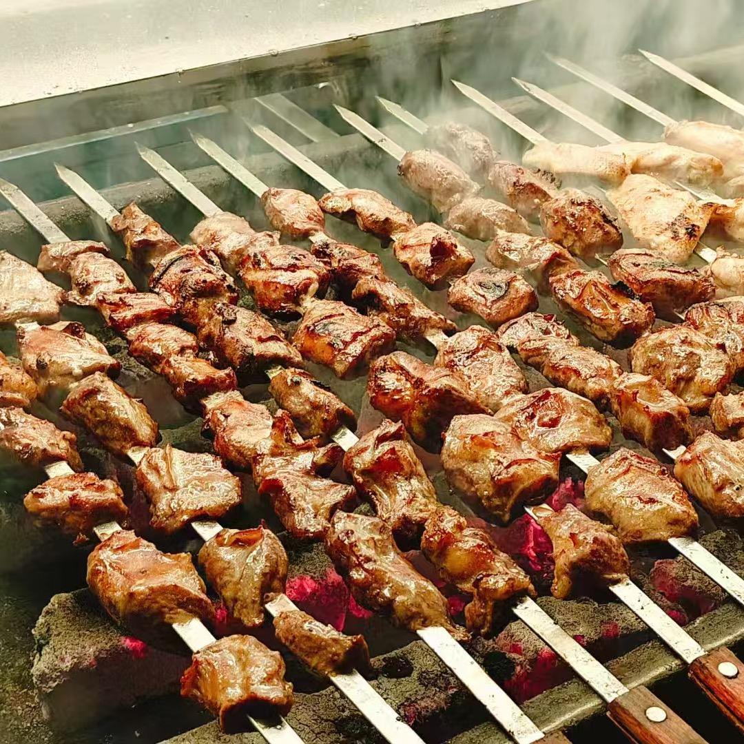 东北2元地摊烧烤