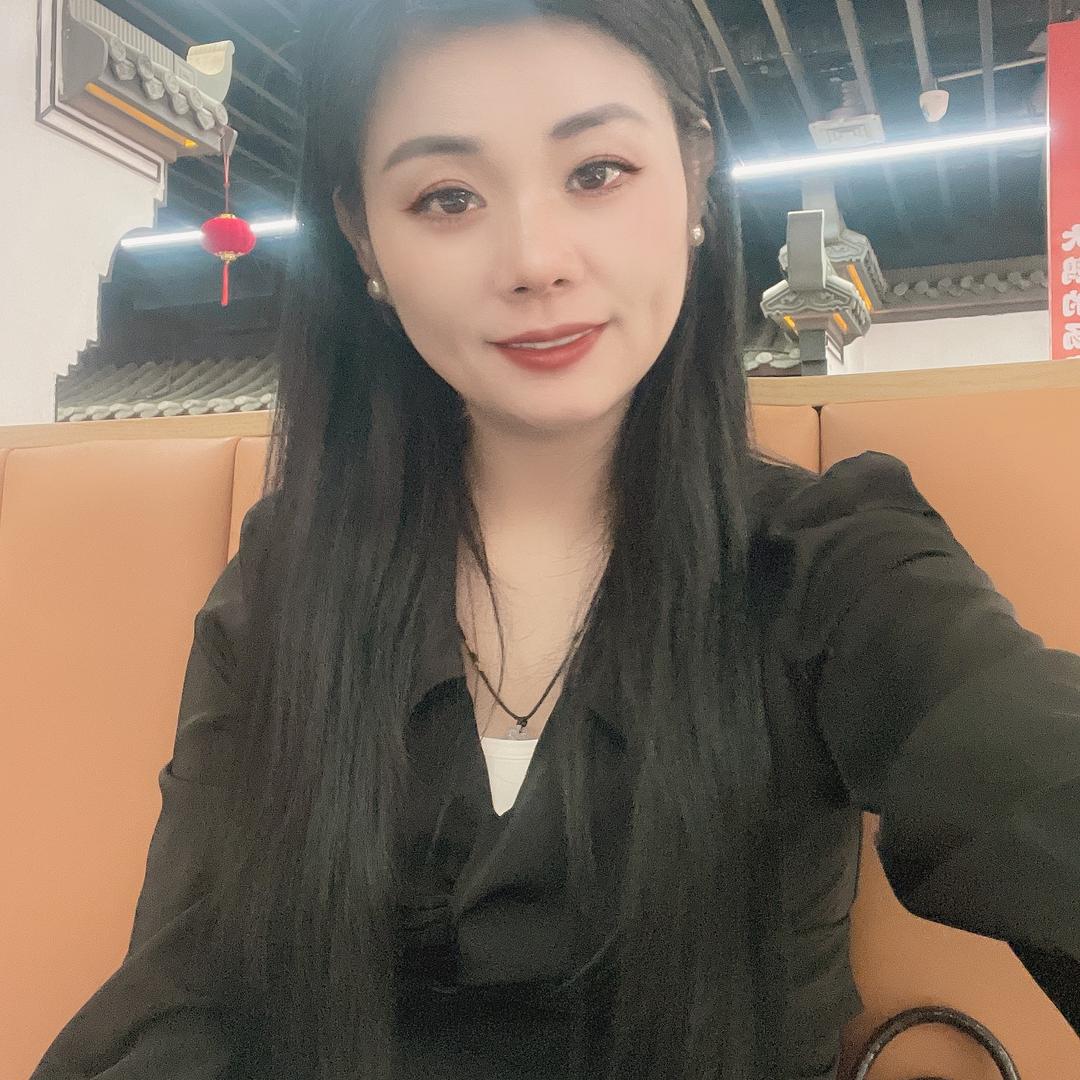 潘安湖奥特莱斯coach小提