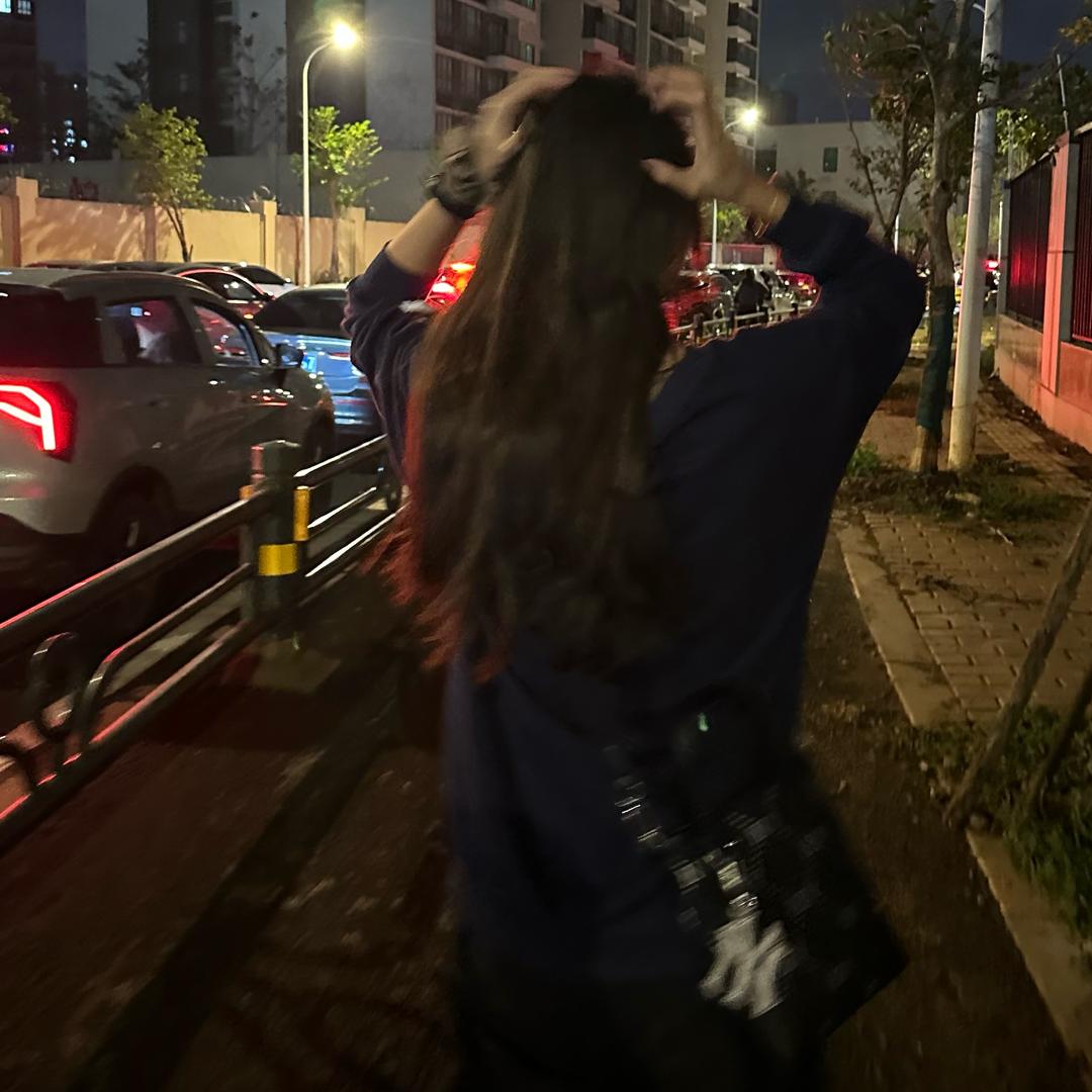 昏暗的灯光