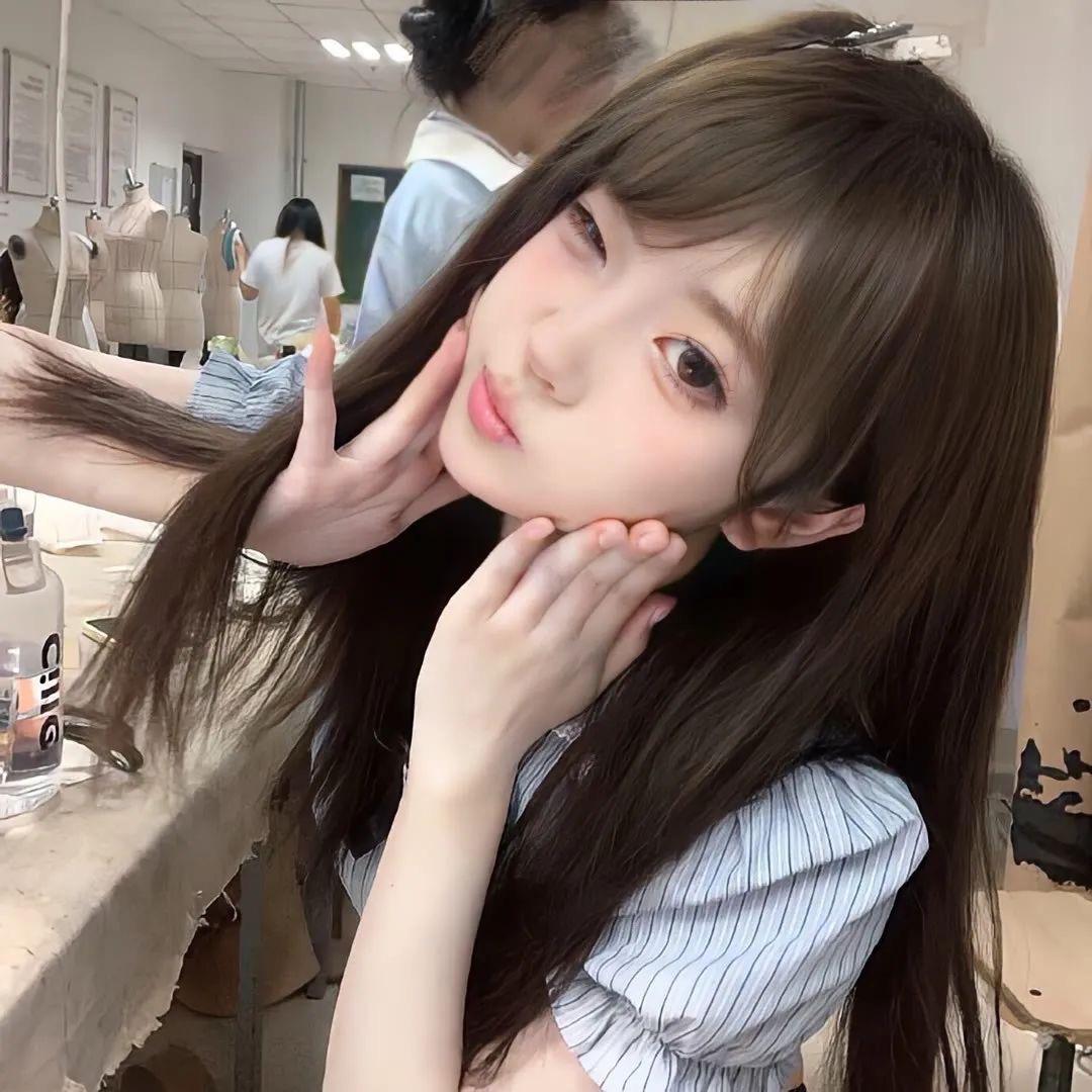 卖萌被肘击