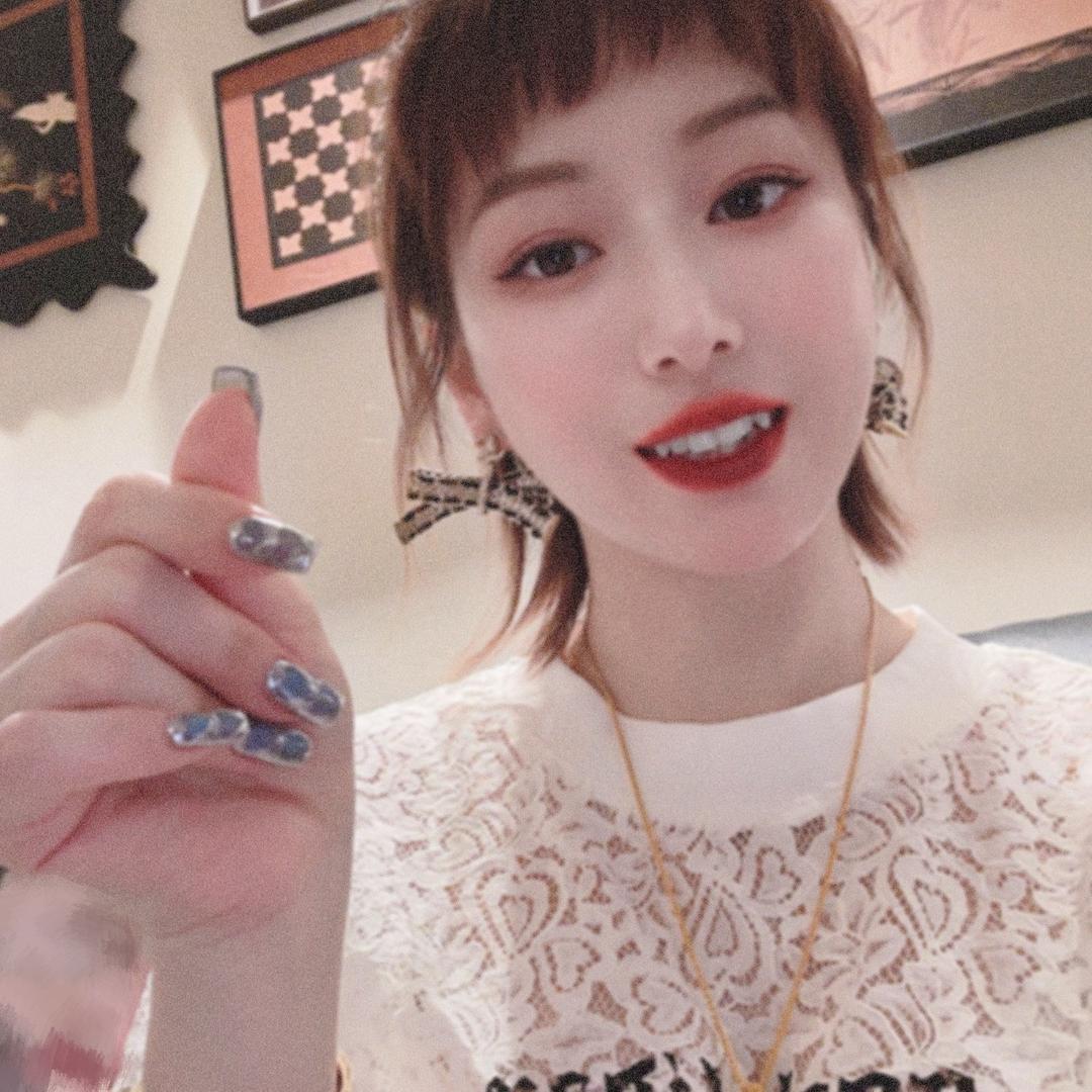 暴脾气的小白兔🐰