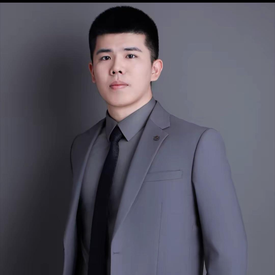 解说员李嘉伟