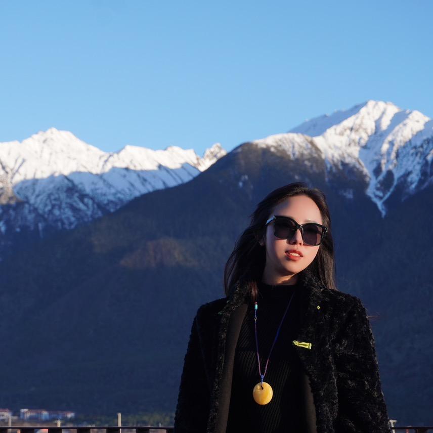 热爱珠宝的迪路在拉萨