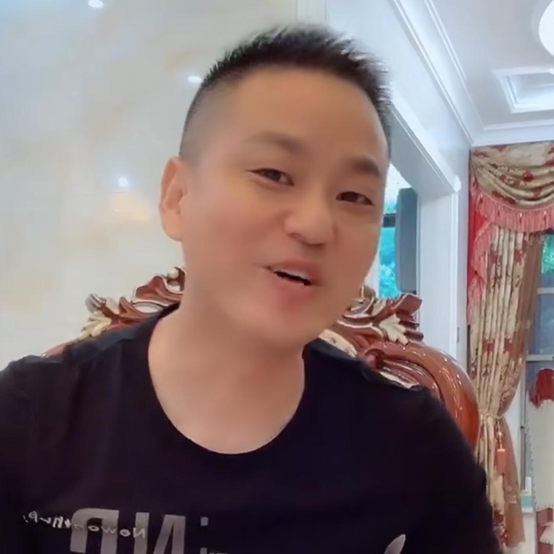 连哥. 买家具的人