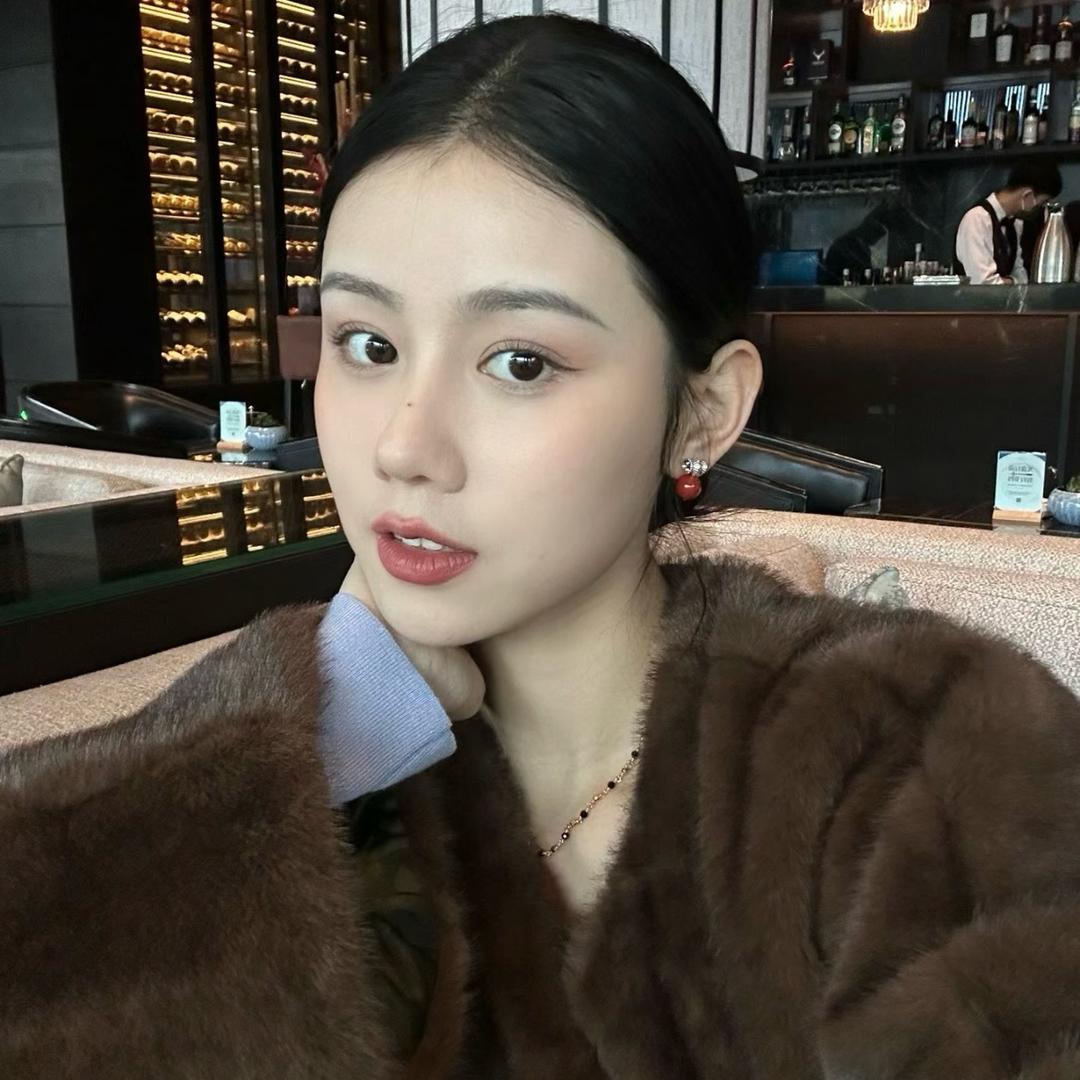 梦露MENG