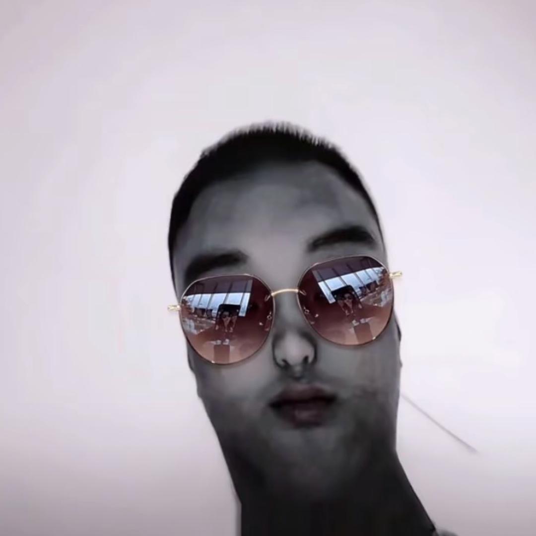 半夜吃蟑螂头像