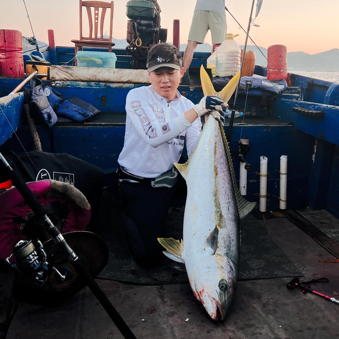 海钓男技师装备间