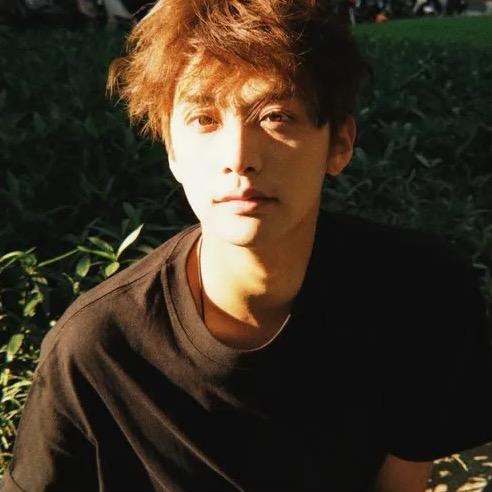 傻子装鱿鱼被打