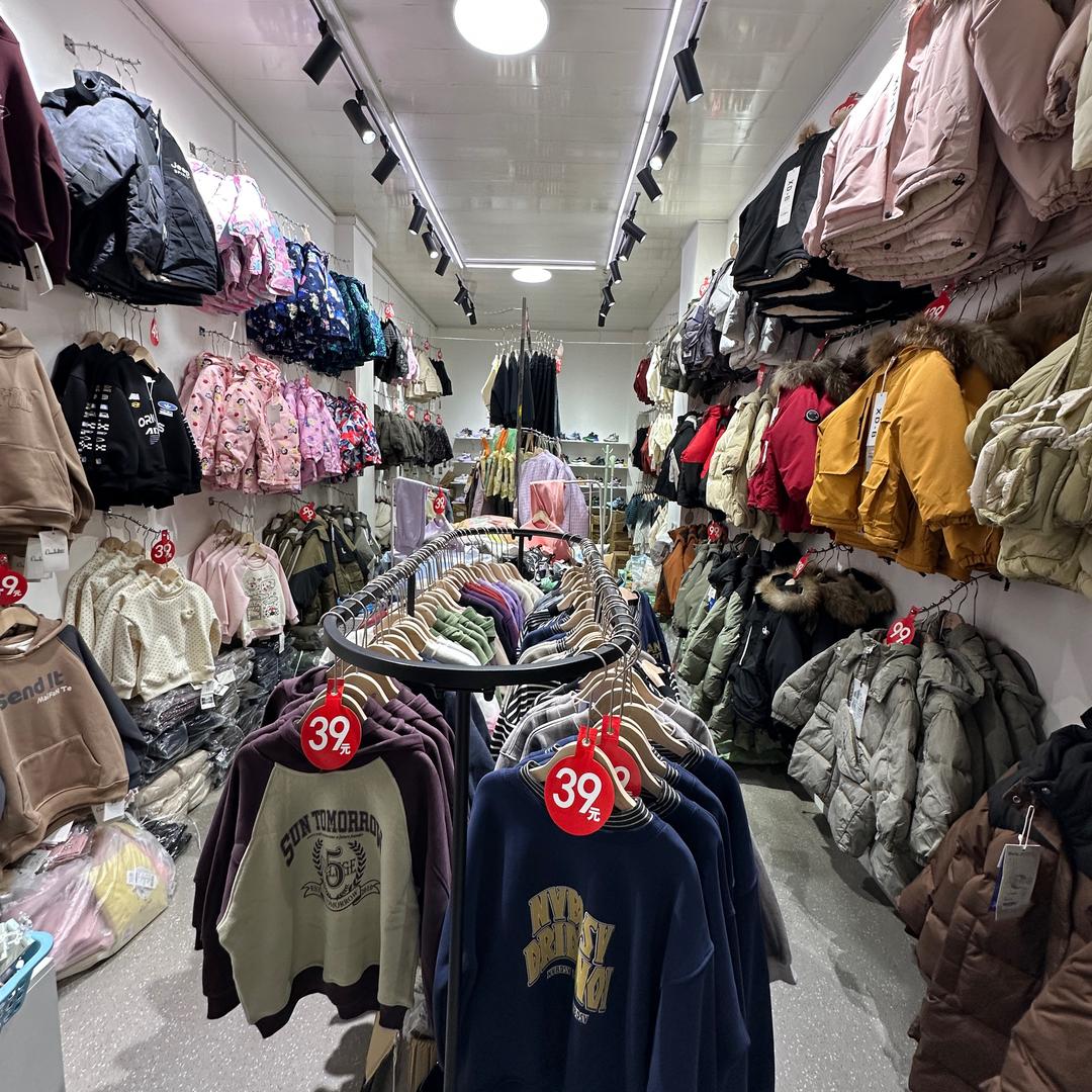 青岛臻选叮当童装实体店