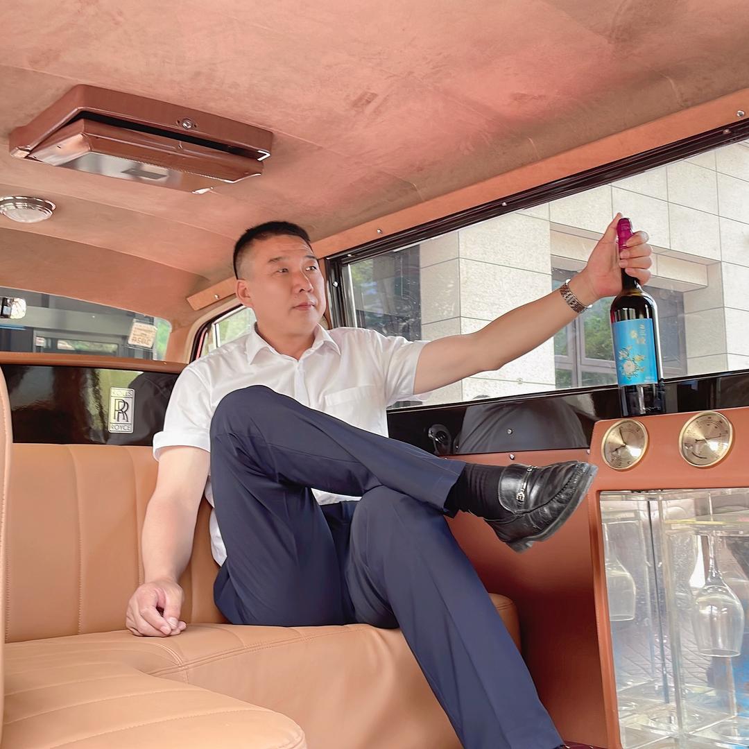 家住长江边  从小喜欢浪