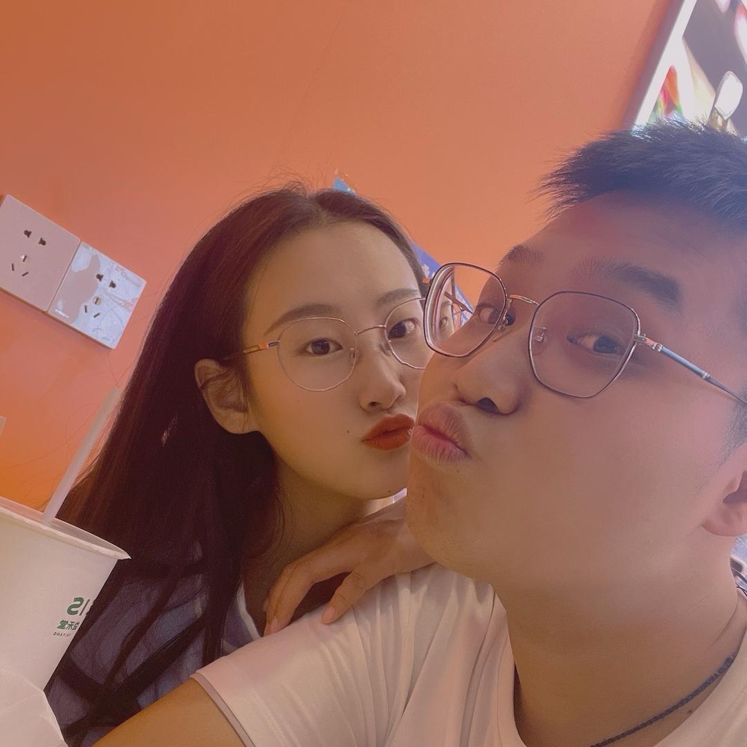 还未出名的90后小夫妻👫