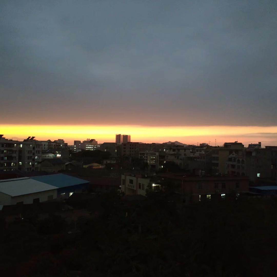 摆地摊