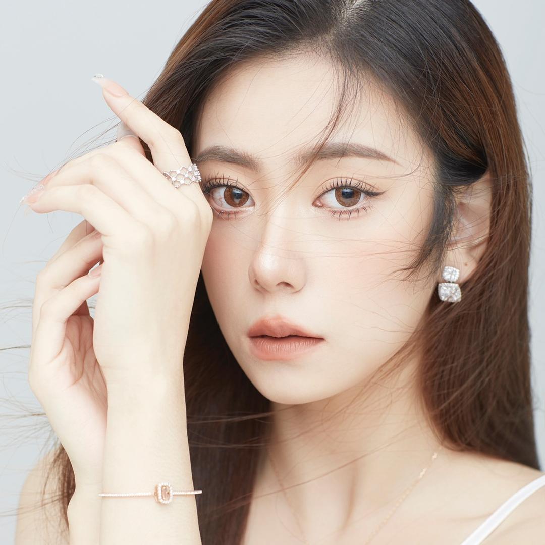 爱化妆的栗子
