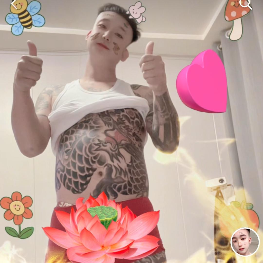 “黑泡泡，☀️🫧”