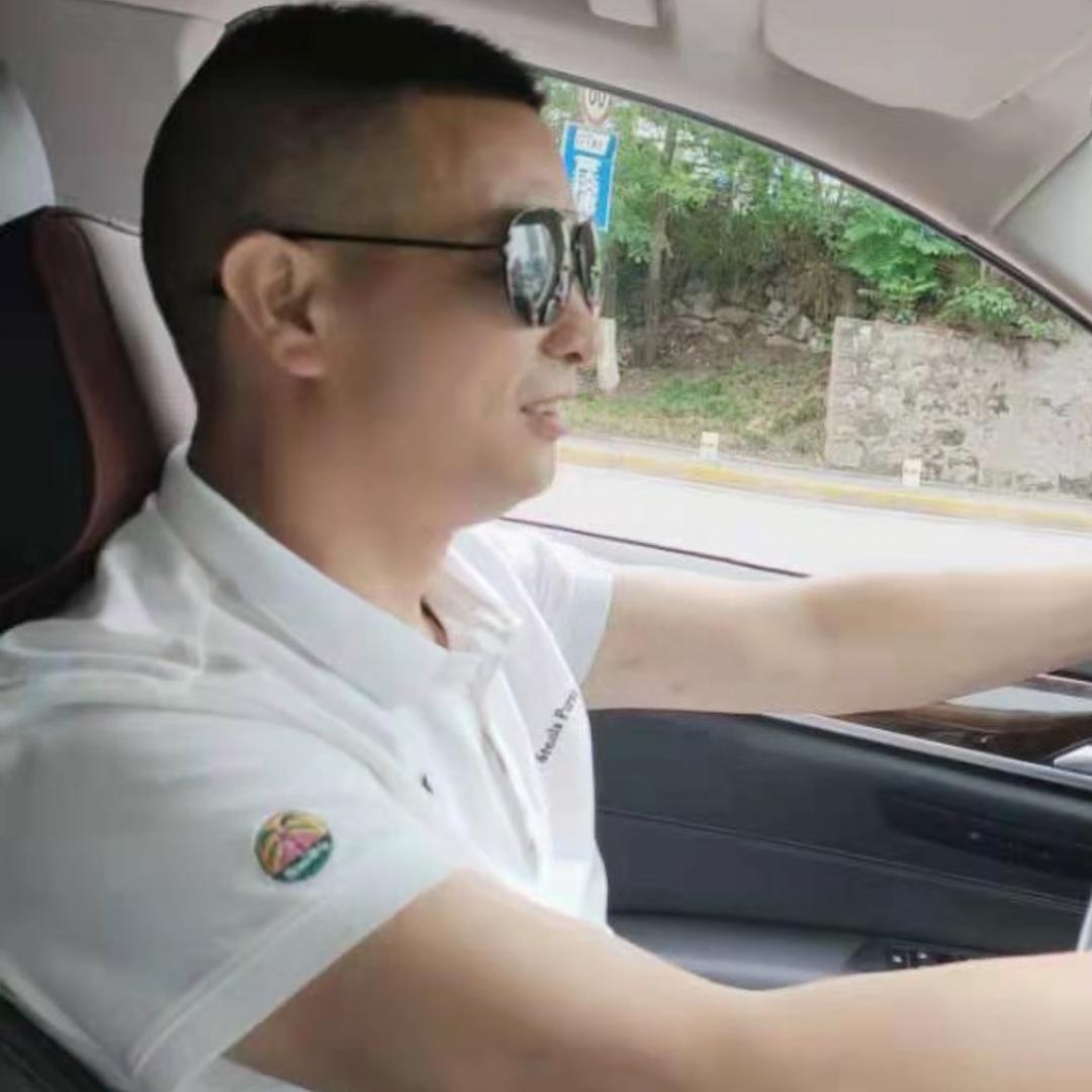 安康奥奔宝豪华婚庆车队邓师