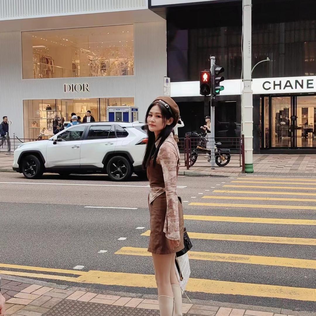 星星躲进月亮取暖