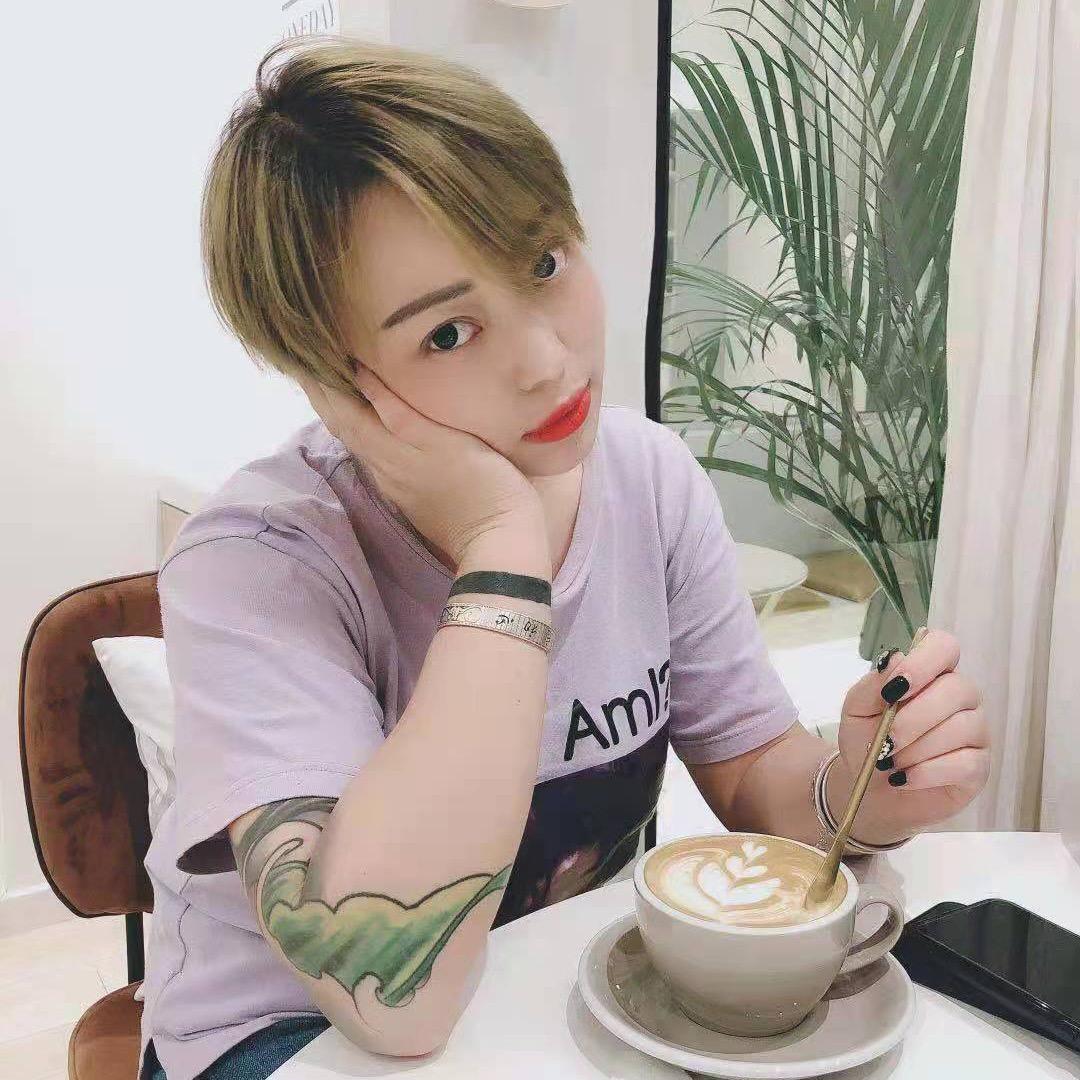 黄毛大喜女装