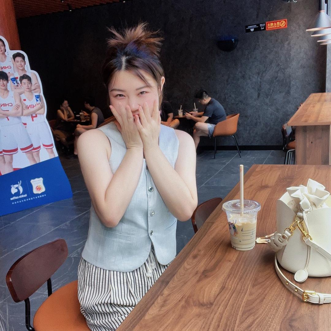 🧉来杯冰美式O椰   .