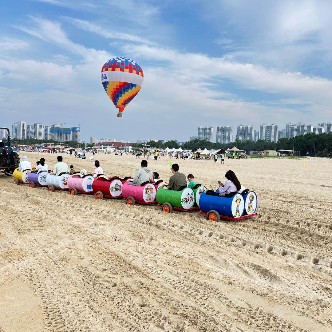 烟台趣浪沙滩小火车